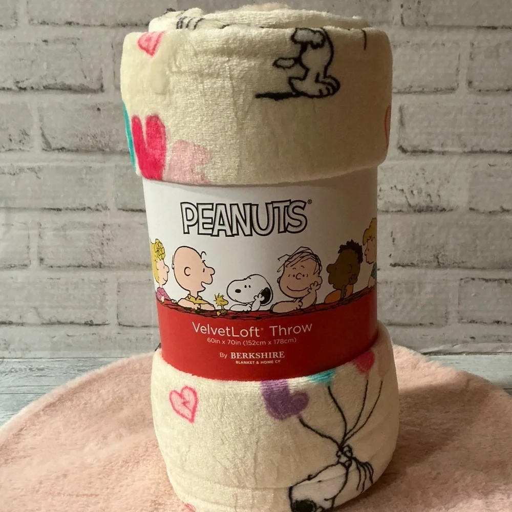 Berkshire Snoopy Blanket with Heart and Balloon Design